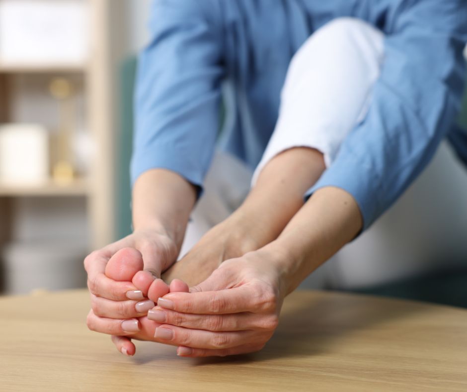 Why Do My Toes Cramp Even When I'm Hydrated? 1 woman with toe pain
